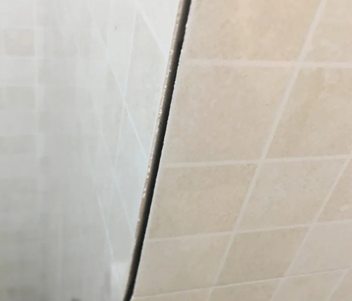 柳州市瓷砖空鼓维修公司分享阳台瓷砖脱落的修复过程可以分为以下几个步骤